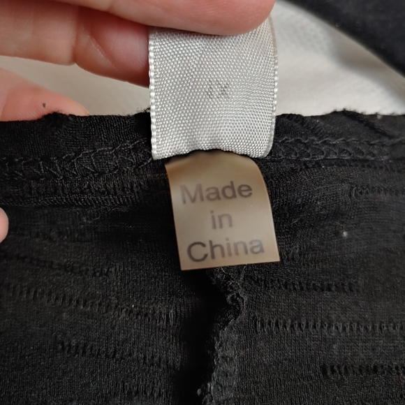 Thomas & Olivia asymetric hem black plus Size Top 1XL - Picture 5 of 10